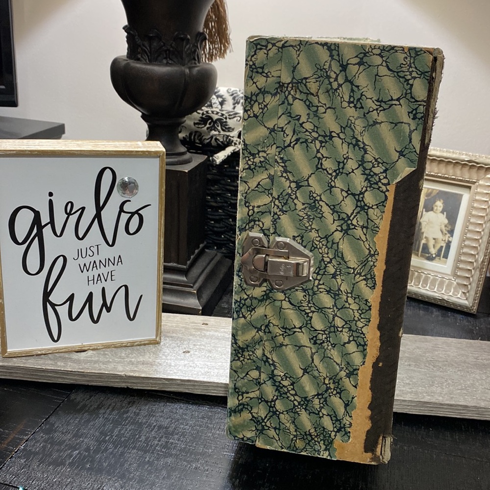 Vintage Yellow and Green File Box - Picture 3 of 11
